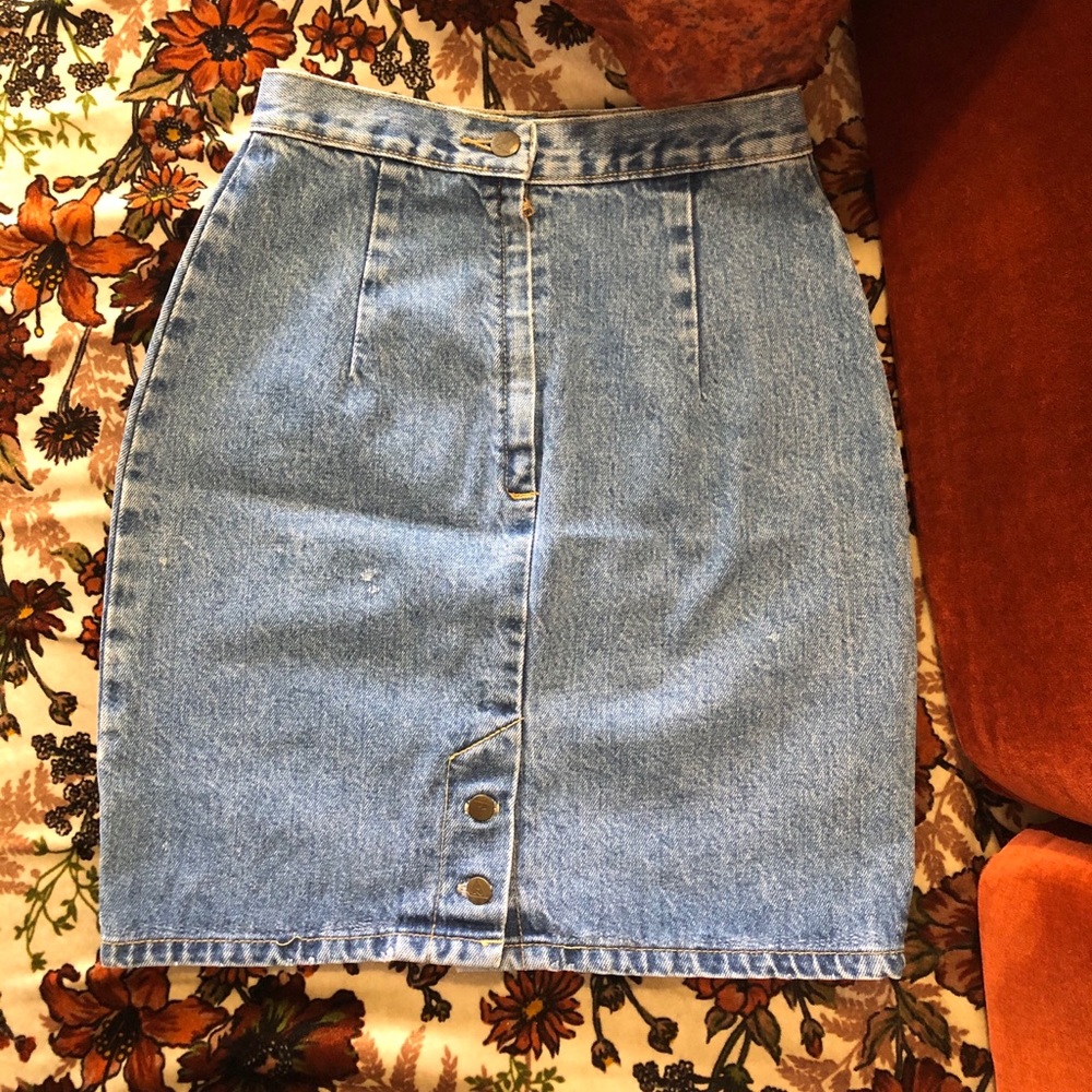 ❓👖 CUTE “GUESS” VINTAGE DENIM SKIRT